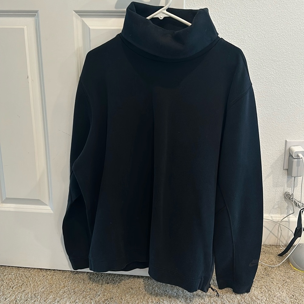 Men’s Nike sweatshirt